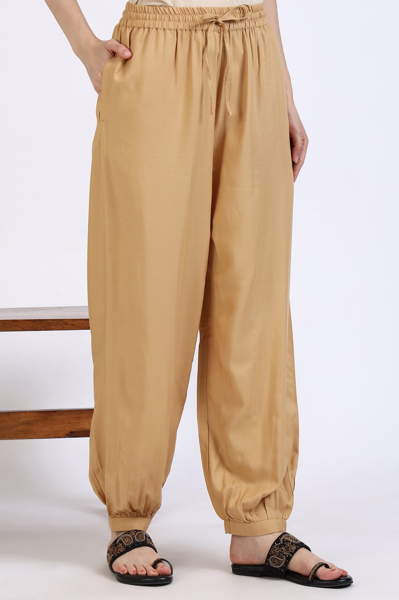 Elleven Women's Gold Solid Gathered Harem Pants