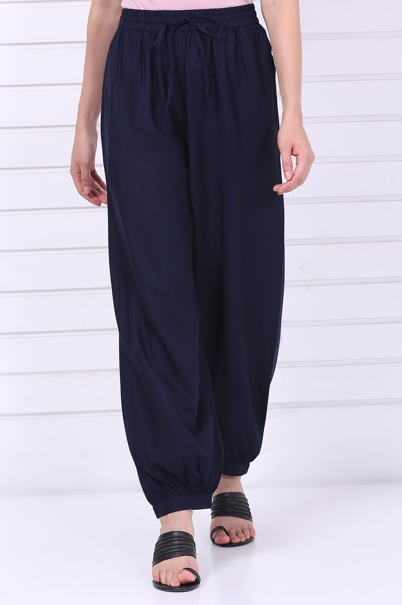 Elleven Women's Navy Blue Solid Loose Fit Cropped Dhoti Pants
