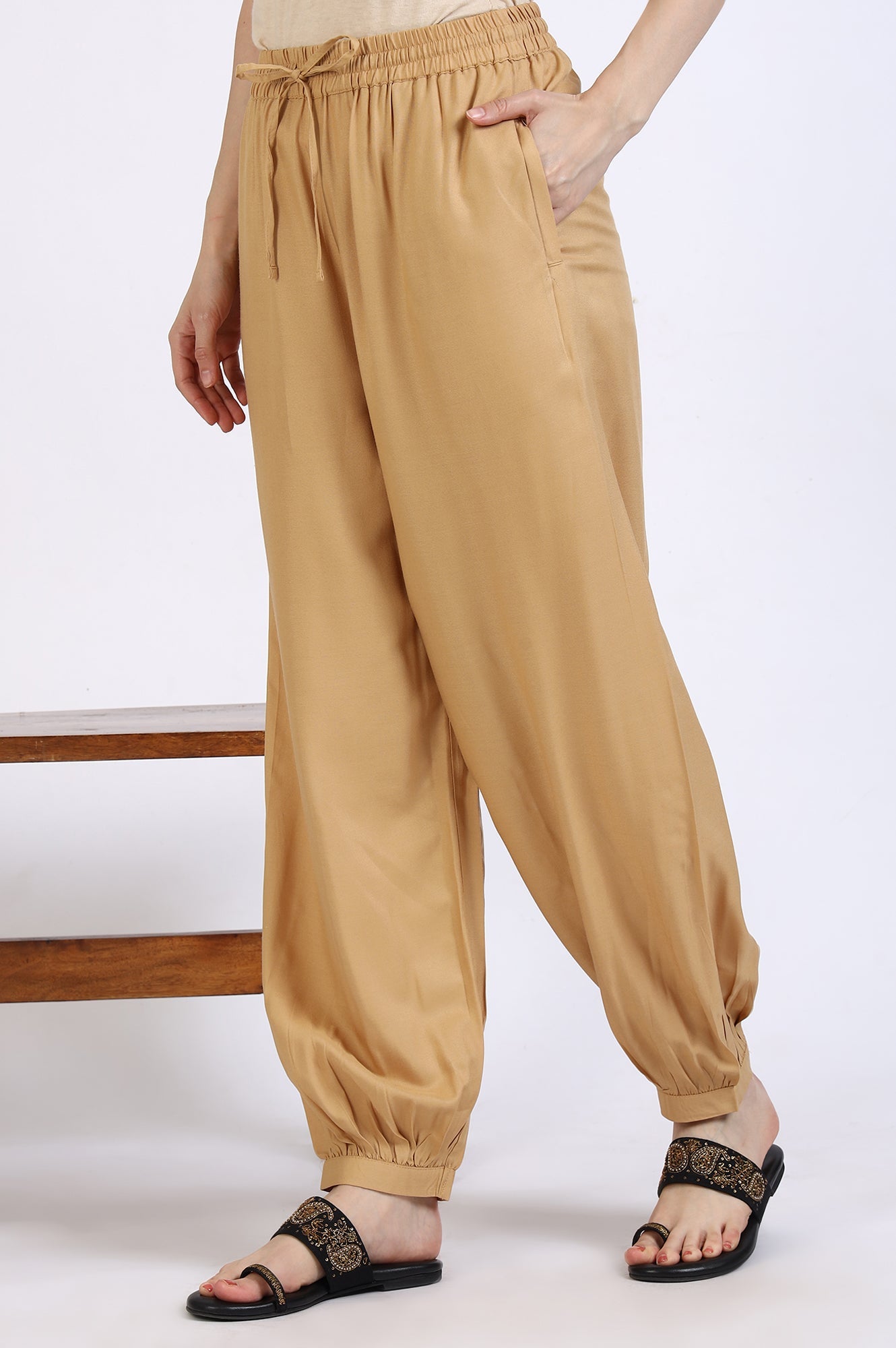 Elleven Women's Gold Solid Gathered Harem Pants