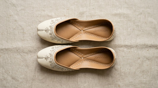 Womens Ivory Juttis