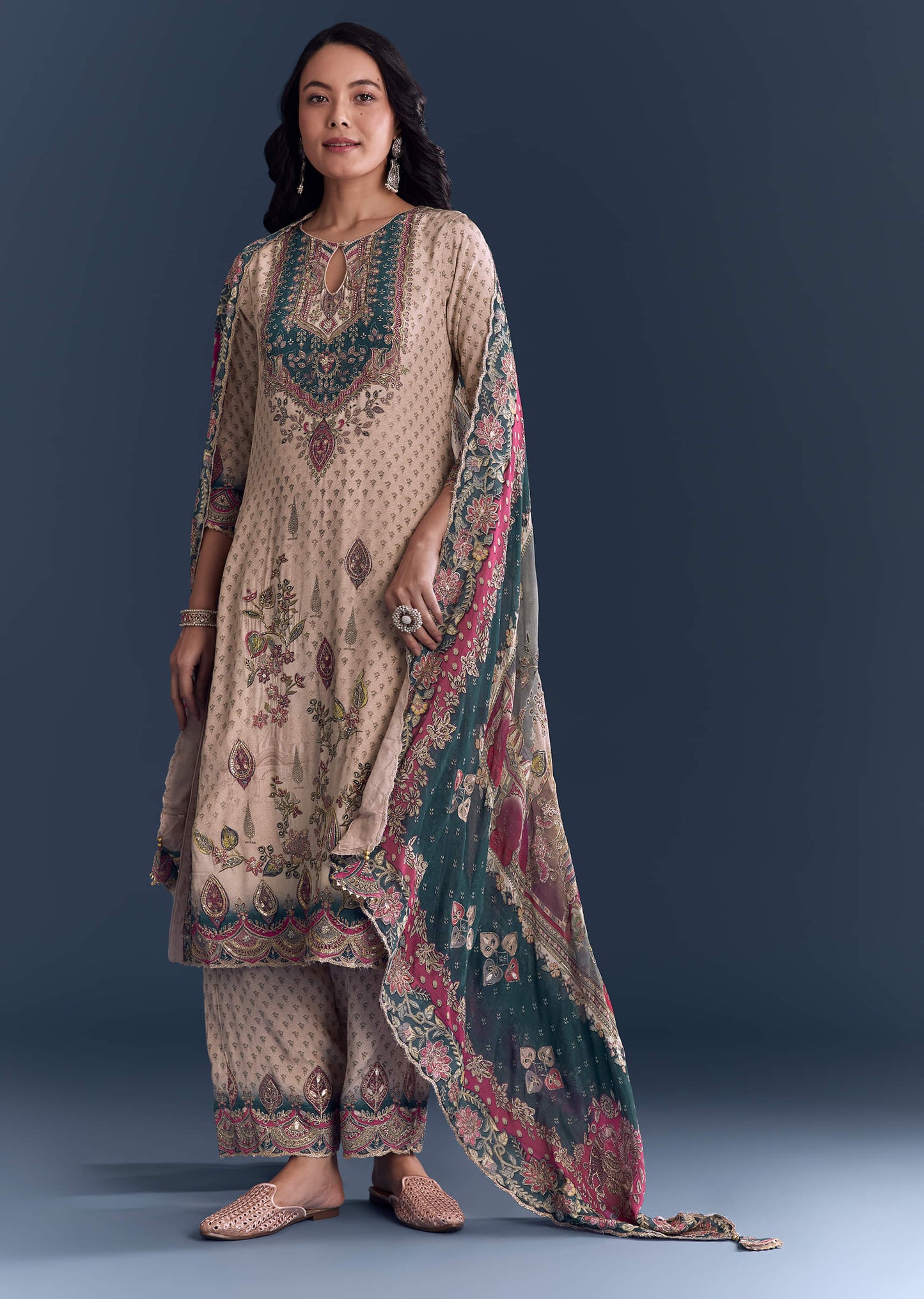 Baby Pink Crepe Kurta Set With Indie Print And Zari Work