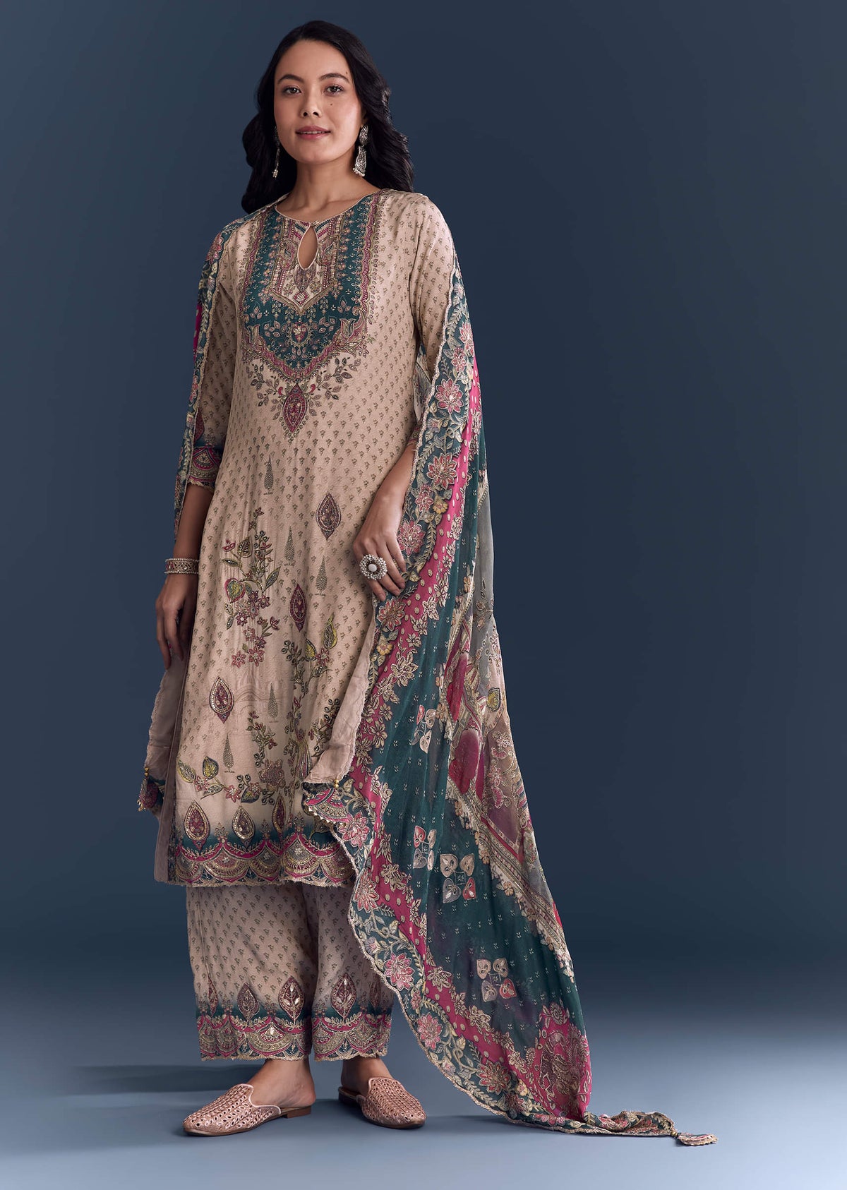 Baby Pink Crepe Kurta Set With Indie Print And Zari Work